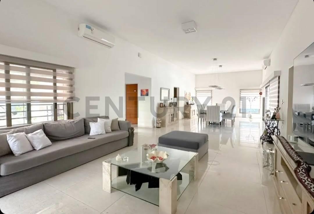 Foto de Casa en venta zona de quintas, Pilar., imagen 1
