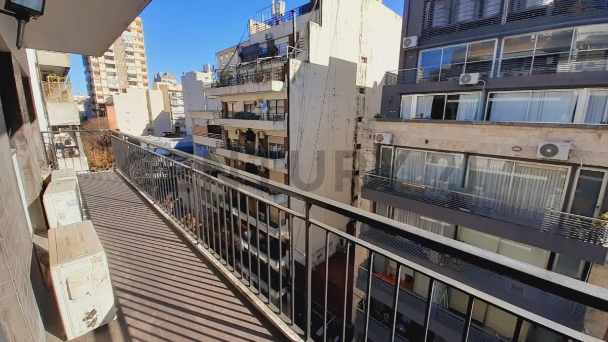 Foto de VENTA DEPARTAMENTO 4 AMBIENTES CON DEPENDENCIA EN BELGRANO COCHERA Y, imagen 5