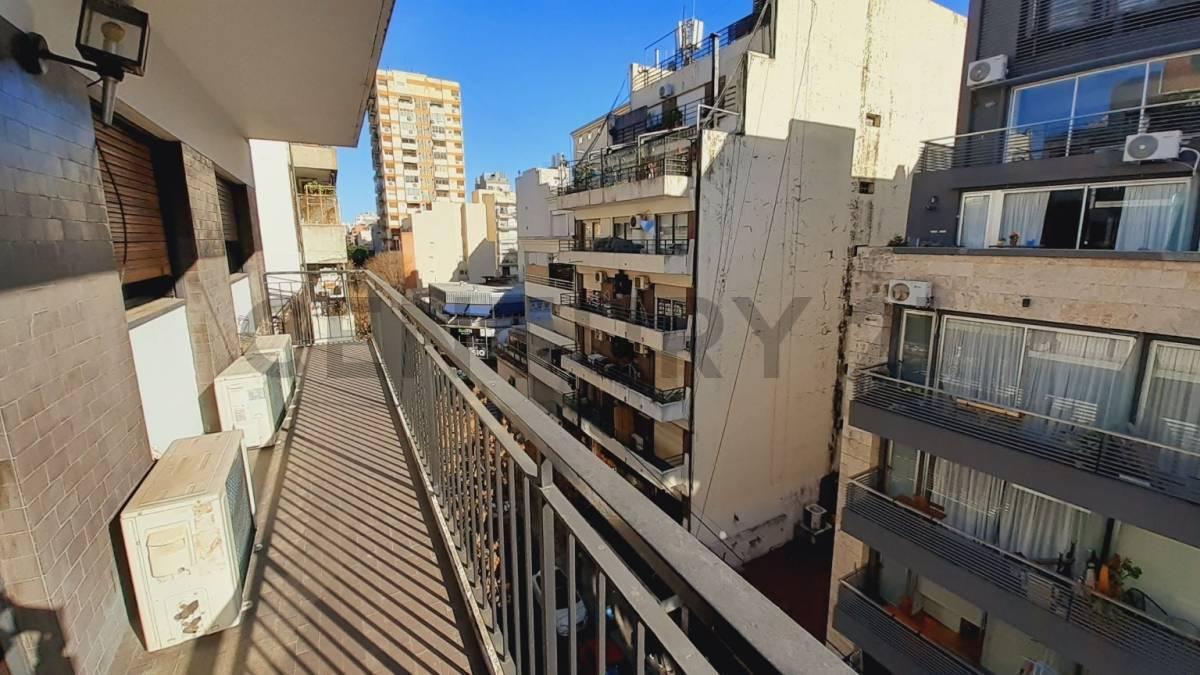Foto de VENTA DEPARTAMENTO 4 AMBIENTES CON DEPENDENCIA EN BELGRANO COCHERA Y, imagen 1