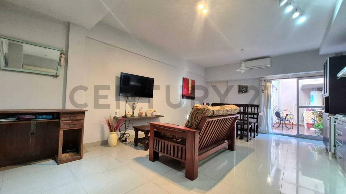 Foto de IMPECABLE 2 AMBIENTES CON PATIO Y BAULERA PRIVADA EN BARRIO NAÓN., imagen 2