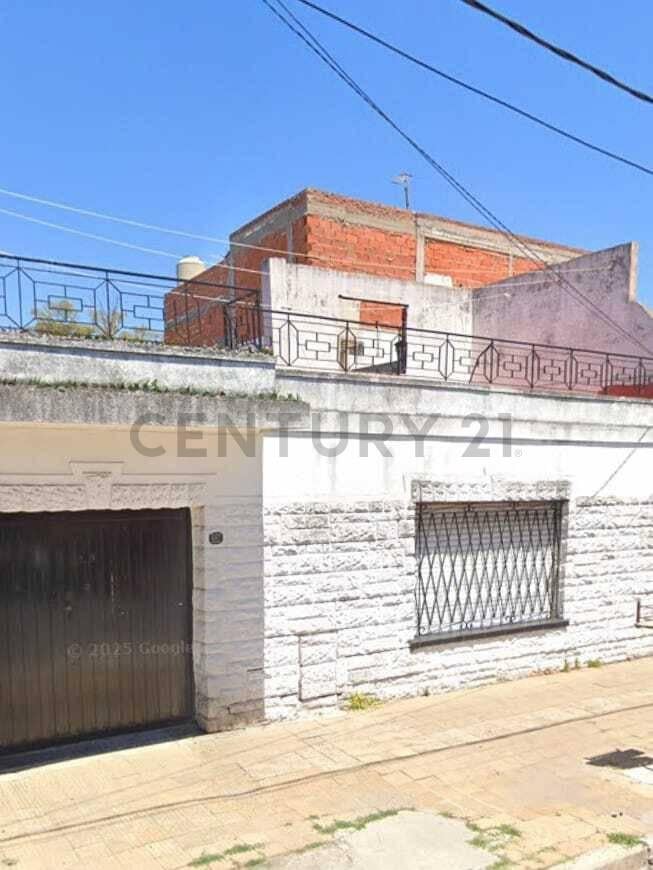 Foto de VENTA CASA DE 4 AMBIENTES CON GARAGE CUBIERTO EN OGORMAN 937,LA MATANZA., imagen 2
