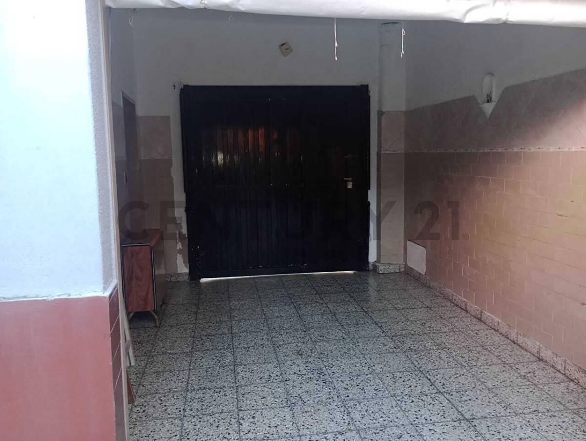 Foto de VENTA CASA DE 4 AMBIENTES CON GARAGE CUBIERTO EN OGORMAN 937,LA MATANZA., imagen 3