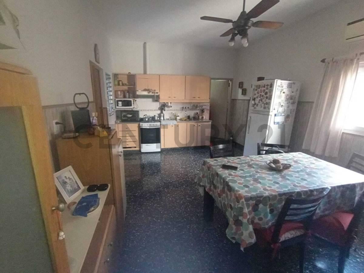 Foto de VENTA CASA DE 4 AMBIENTES CON GARAGE CUBIERTO EN OGORMAN 937,LA MATANZA., imagen 1