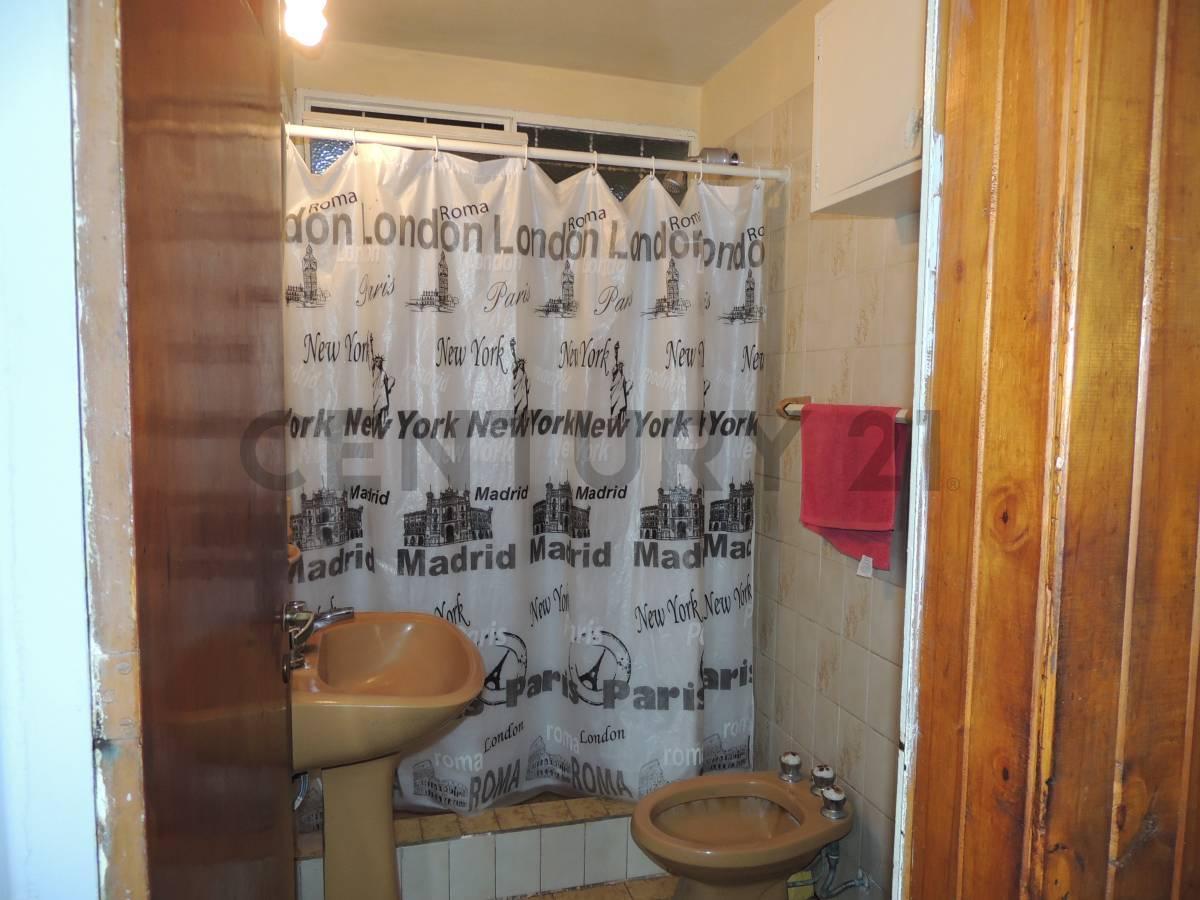Foto de DEPARTAMENTO PH VENTA 3 AMBIENTES CON PATIO Y JARDIN VILLA BALLESTER, imagen 2