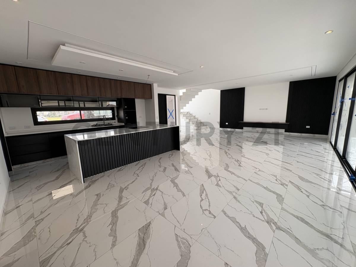 Foto de VENTA Casa Premium a Estrenar con Piscina, Galería y Parrilla | Diseño, imagen 4