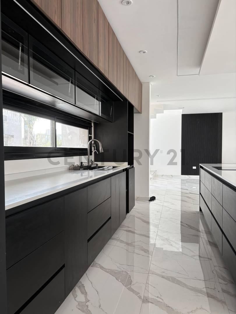 Foto de VENTA Casa Premium a Estrenar con Piscina, Galería y Parrilla | Diseño, imagen 5