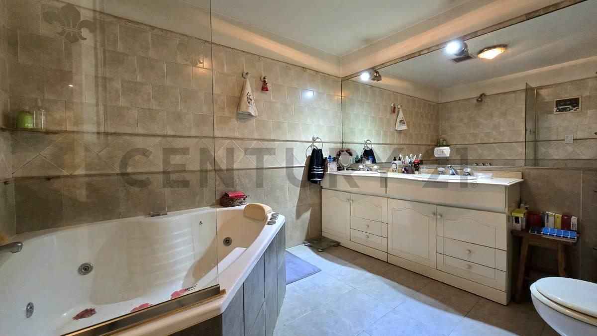 Foto de En Venta Piso de 4 ambientes al frente, con dependencia servicio, imagen 2