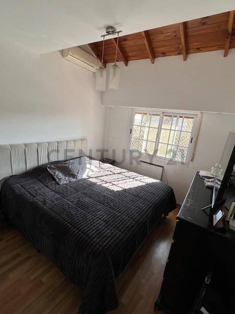 Foto de HERMOSO TRIPLEX CON JARDIN Y PILETA, imagen 5
