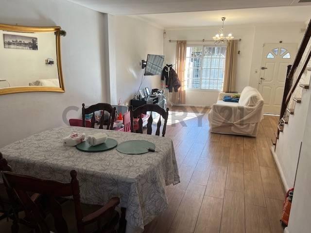 Foto de HERMOSO TRIPLEX CON JARDIN Y PILETA, imagen 2