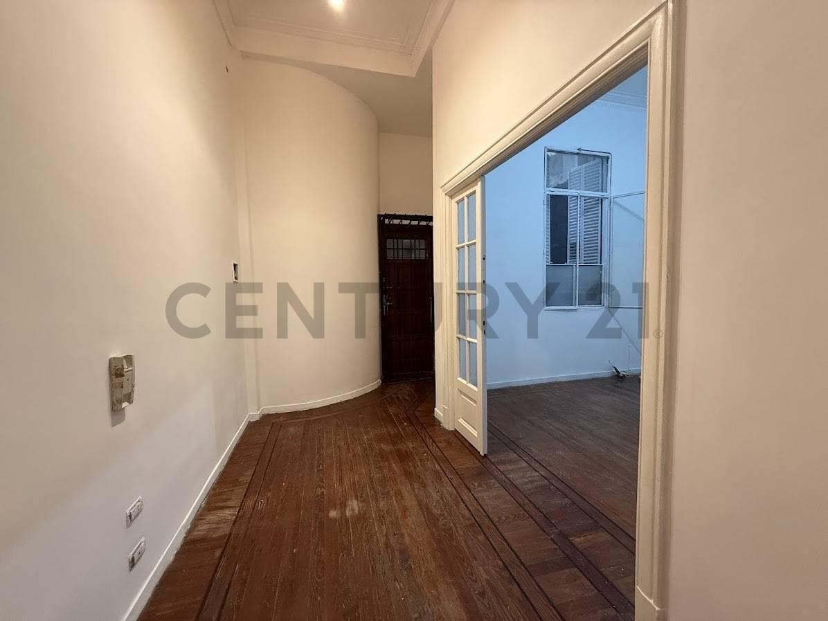 Foto de DEPARTAMENTO EN VENTA 2 AMB EN SARMIENTO Y URUGUAY VARIOS DESTINOS, imagen 3