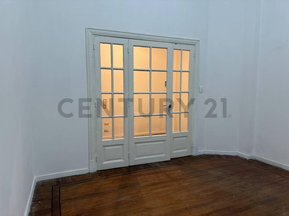 Foto de DEPARTAMENTO EN VENTA 2 AMB EN SARMIENTO Y URUGUAY VARIOS DESTINOS, imagen 1