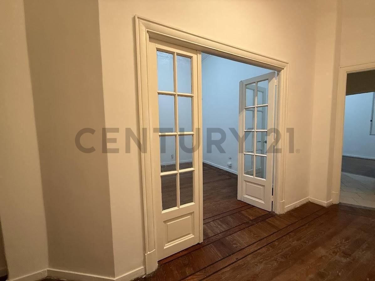 Foto de DEPARTAMENTO EN VENTA 2 AMB EN SARMIENTO Y URUGUAY VARIOS DESTINOS, imagen 2