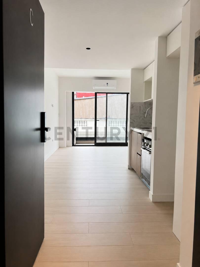 Foto de VENTA MONOAMBIENTE MUY LUMINOSO Premium en Barrio Norte con Amenities, imagen 1