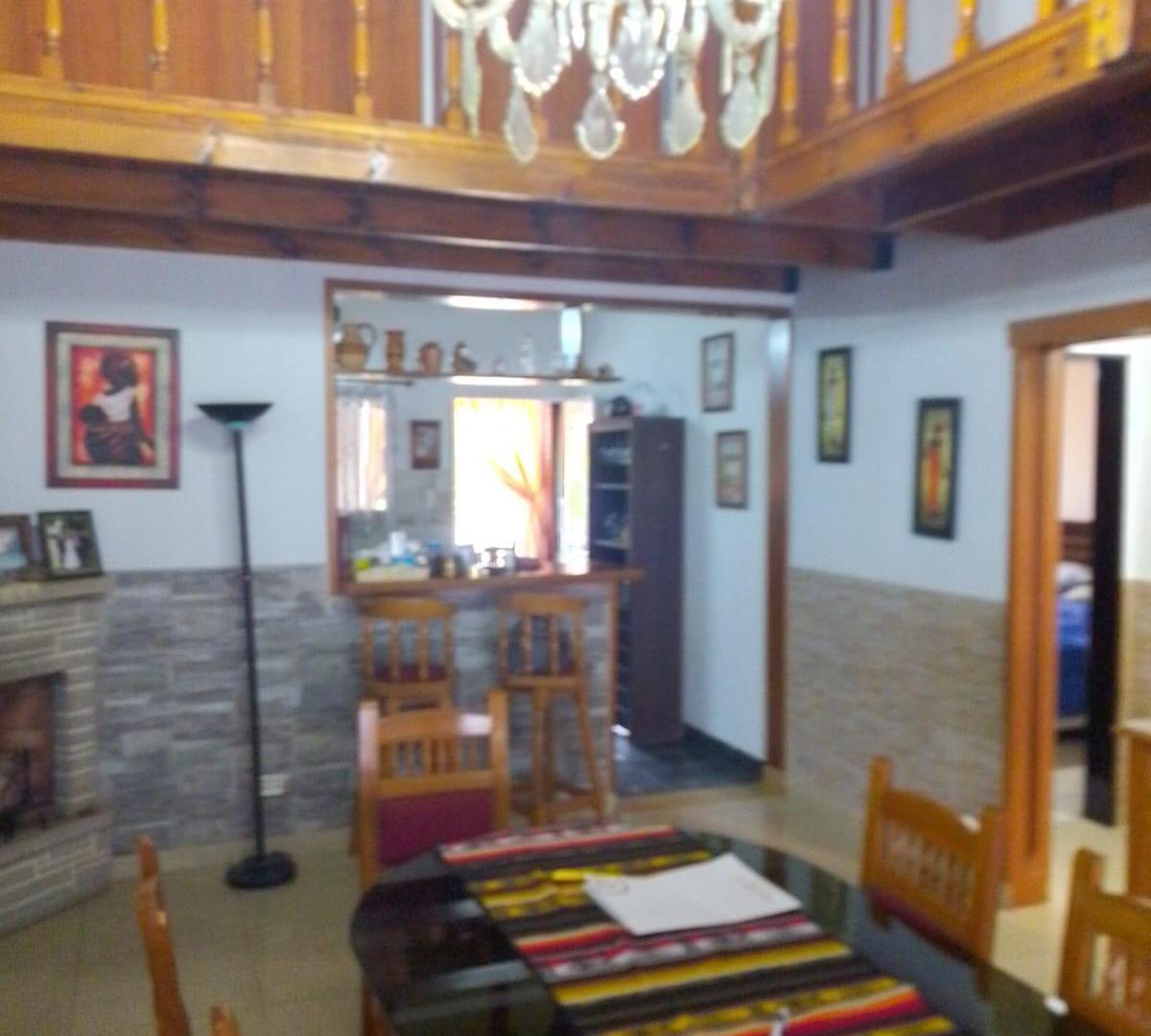 Foto de Venta Casa 4 ambientes con Pileta,Quincho y 3 cocheras en Temperley, imagen 4