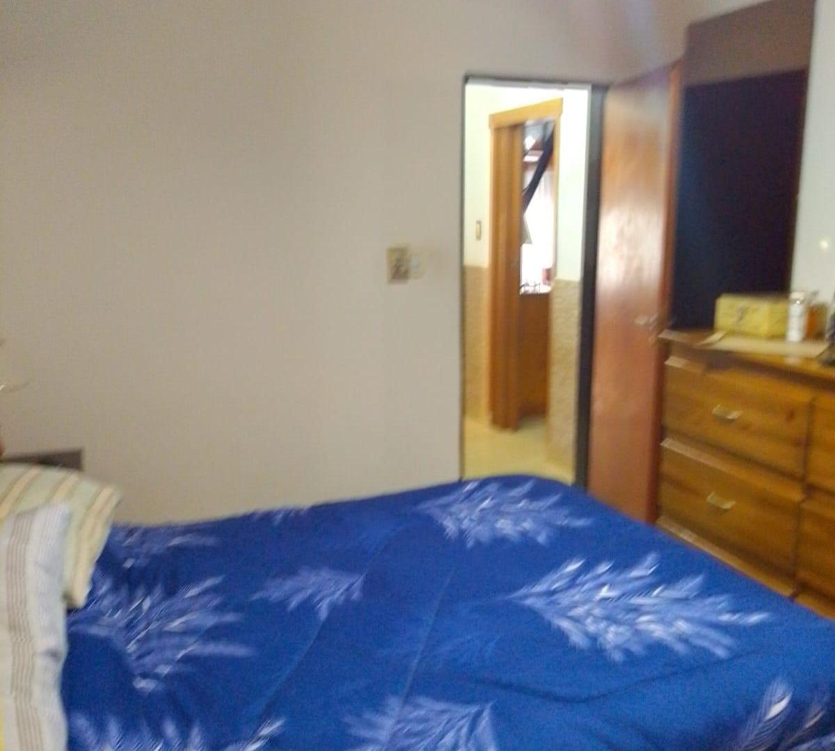 Foto de Venta Casa 4 ambientes con Pileta,Quincho y 3 cocheras en Temperley, imagen 3