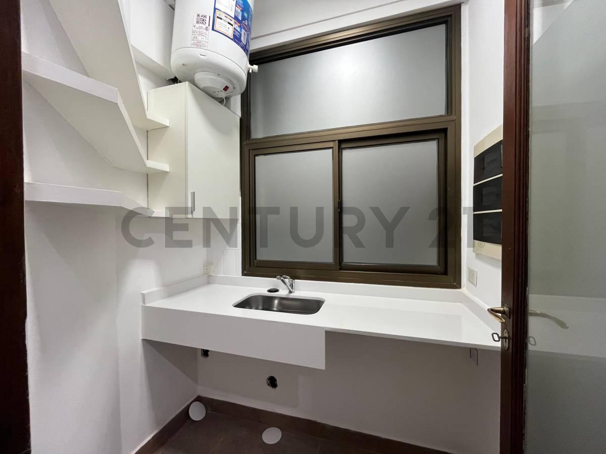 Foto de Oficina de categoría estilo francés en alquiler - Retiro, imagen 2