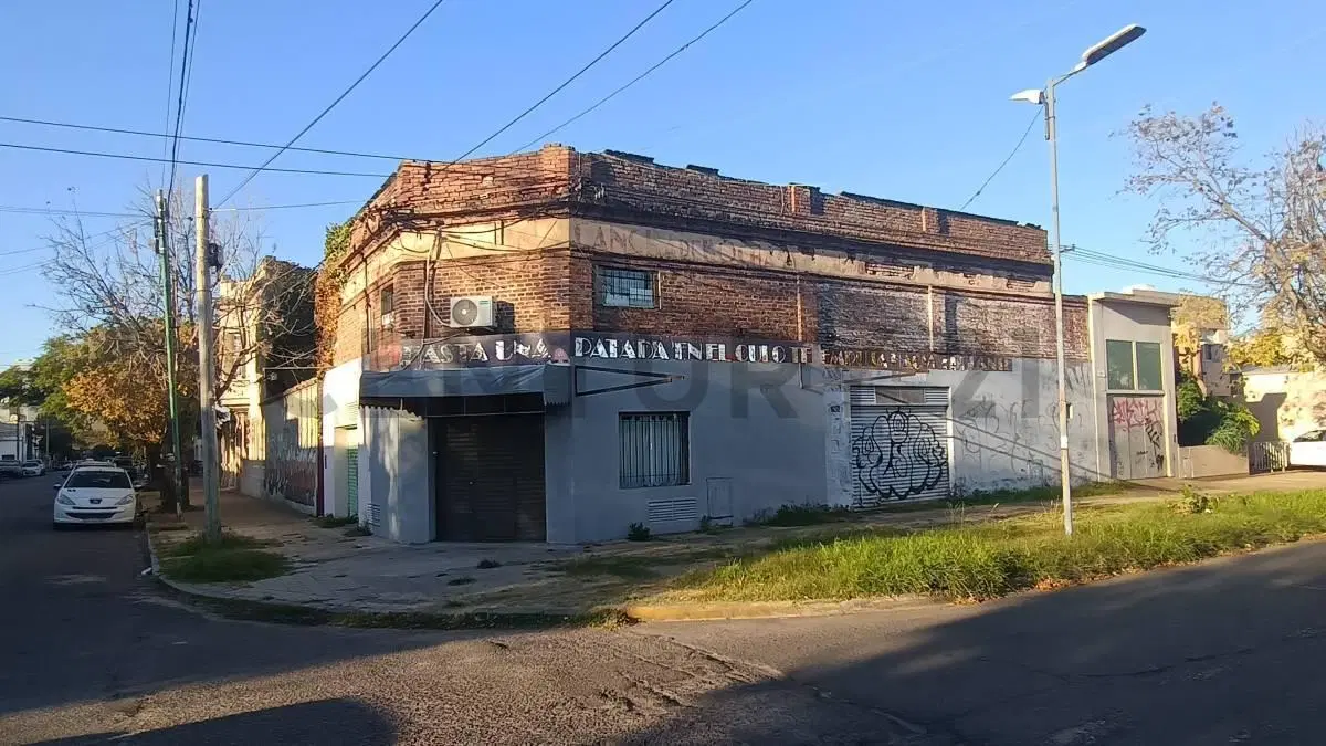 LOCAL EN ALQUILER 16 Y 64. 3