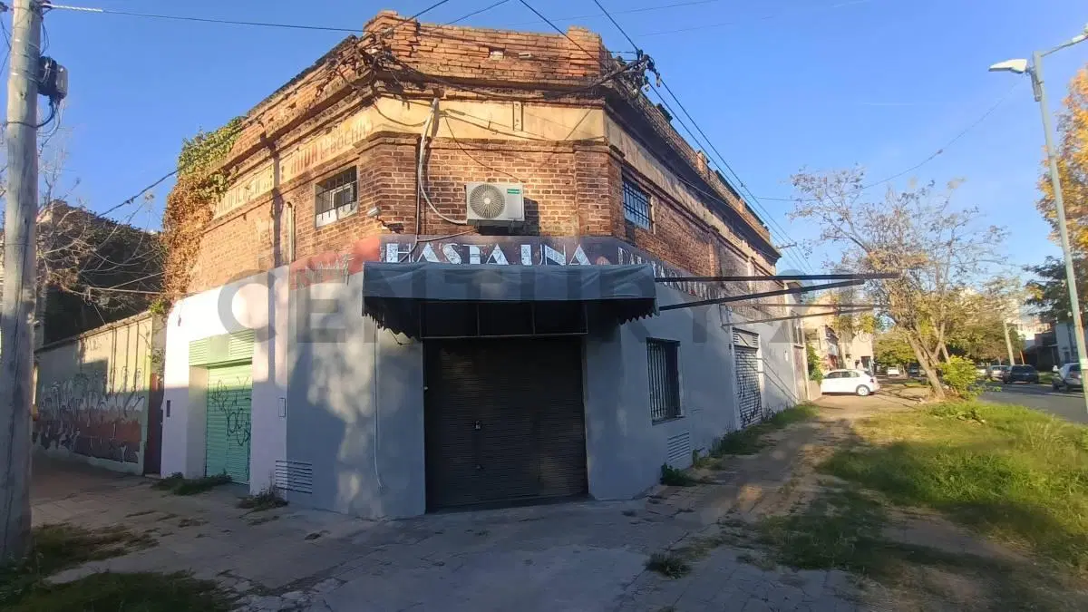 LOCAL EN ALQUILER 16 Y 64. 2