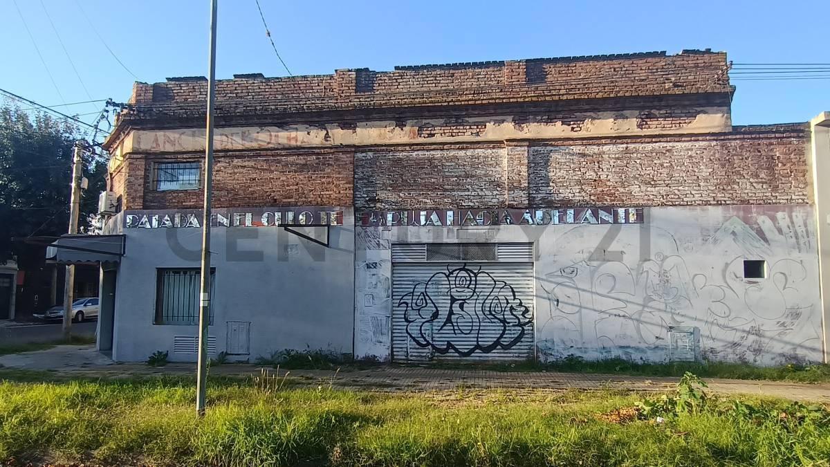 LOCAL EN ALQUILER 16 Y 64.