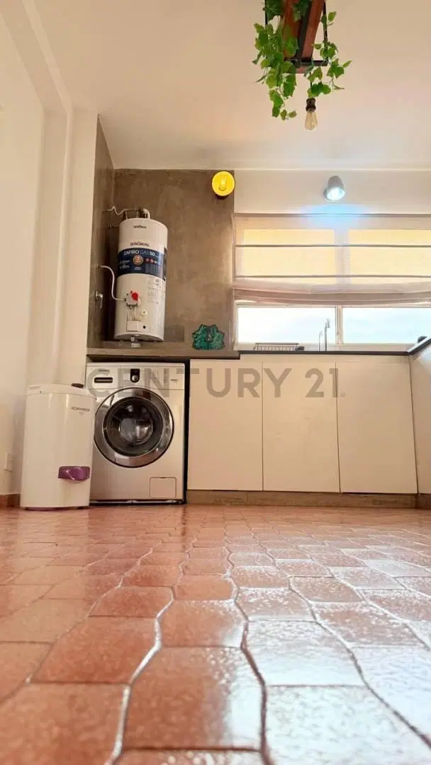 Departamento de dos dormitorios con cochera, reciclado 3