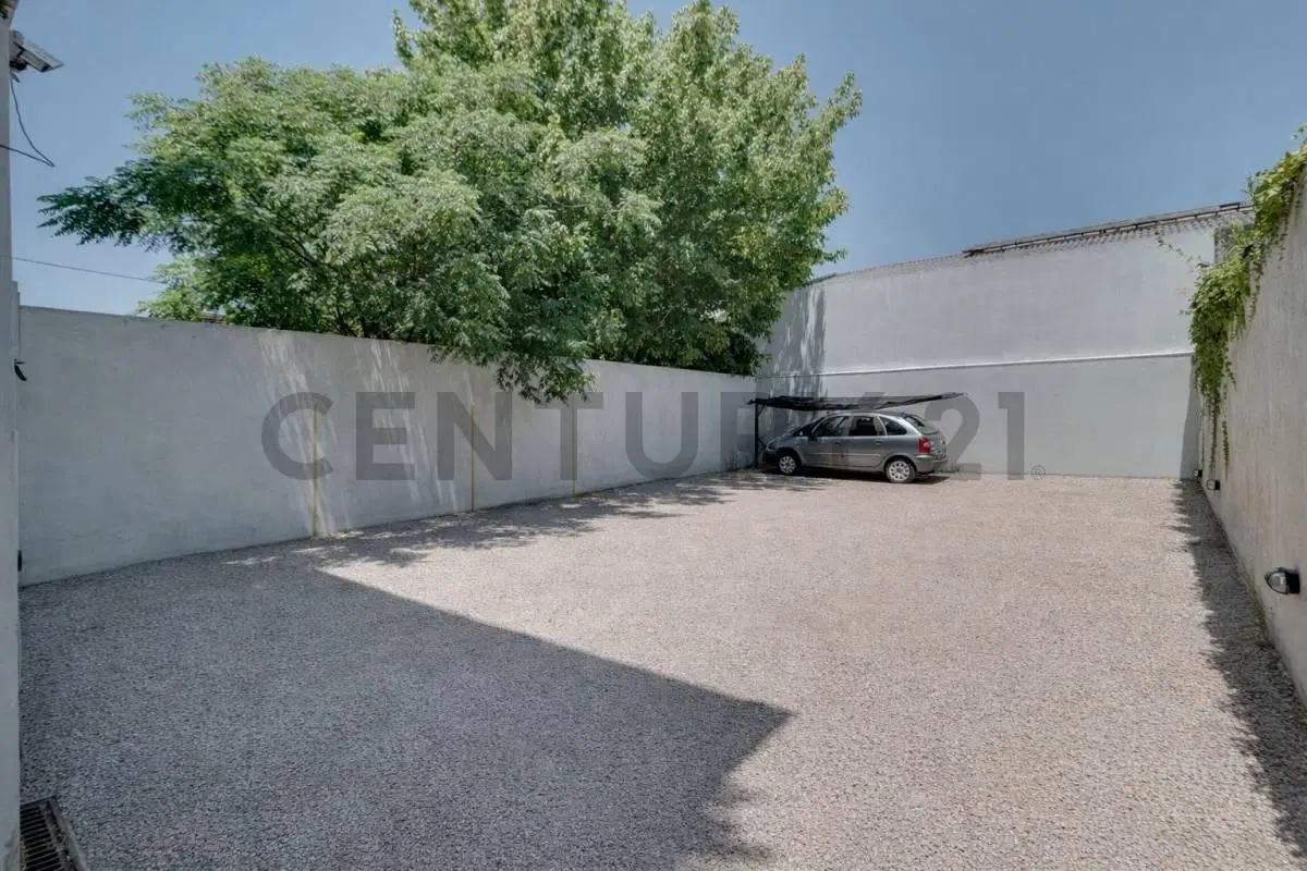 Oficina con cochera en venta La Plata 2