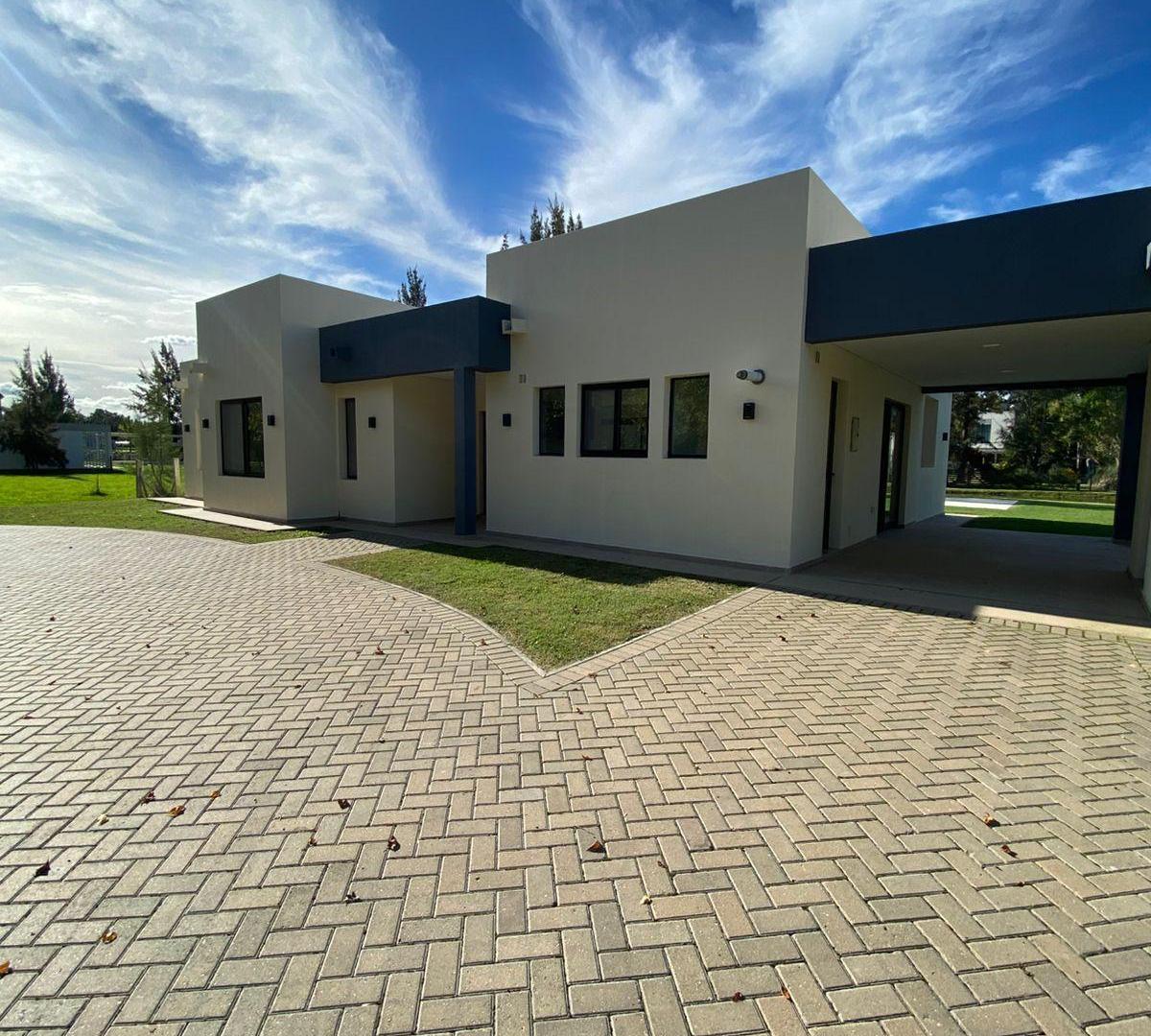 Foto de Casa a estrenar en venta en Miralagos, imagen 2