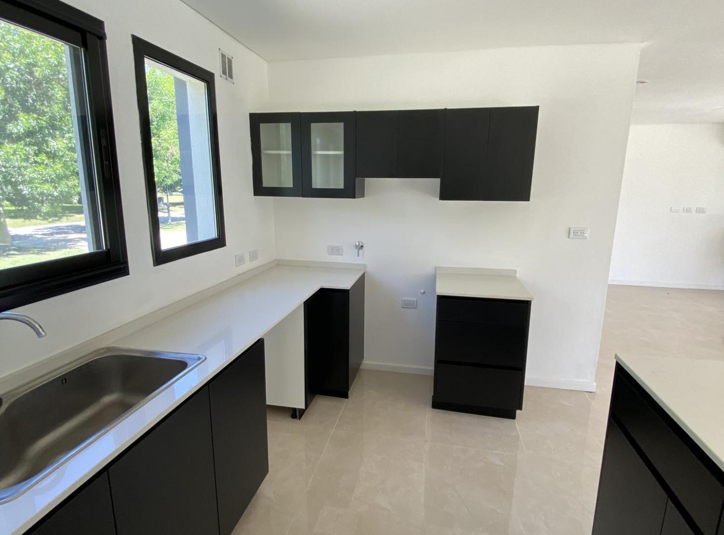 Foto de Casa a estrenar en venta en Miralagos, imagen 5