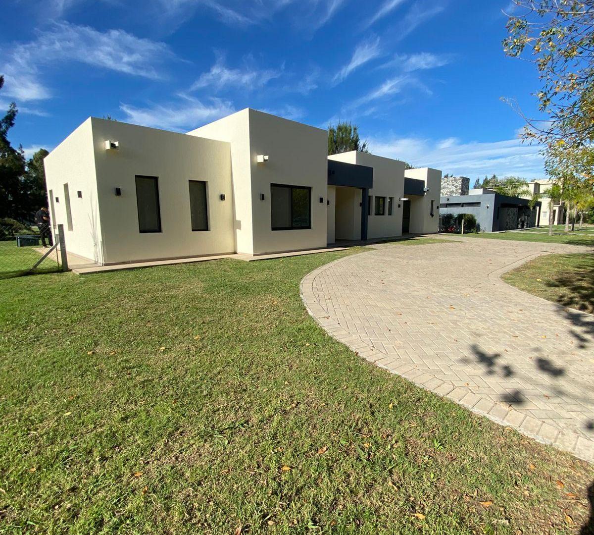 Foto de Casa a estrenar en venta en Miralagos, imagen 3