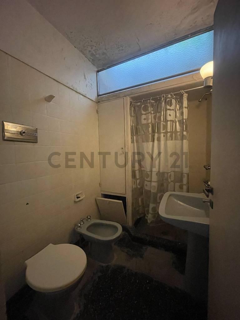En Venta! 5 Dorm. y 3 Baños 4