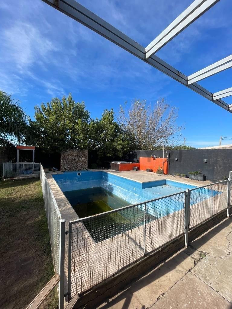 Casa Zavalla 4 Dorm. con Jacuzzi y Pileta 3