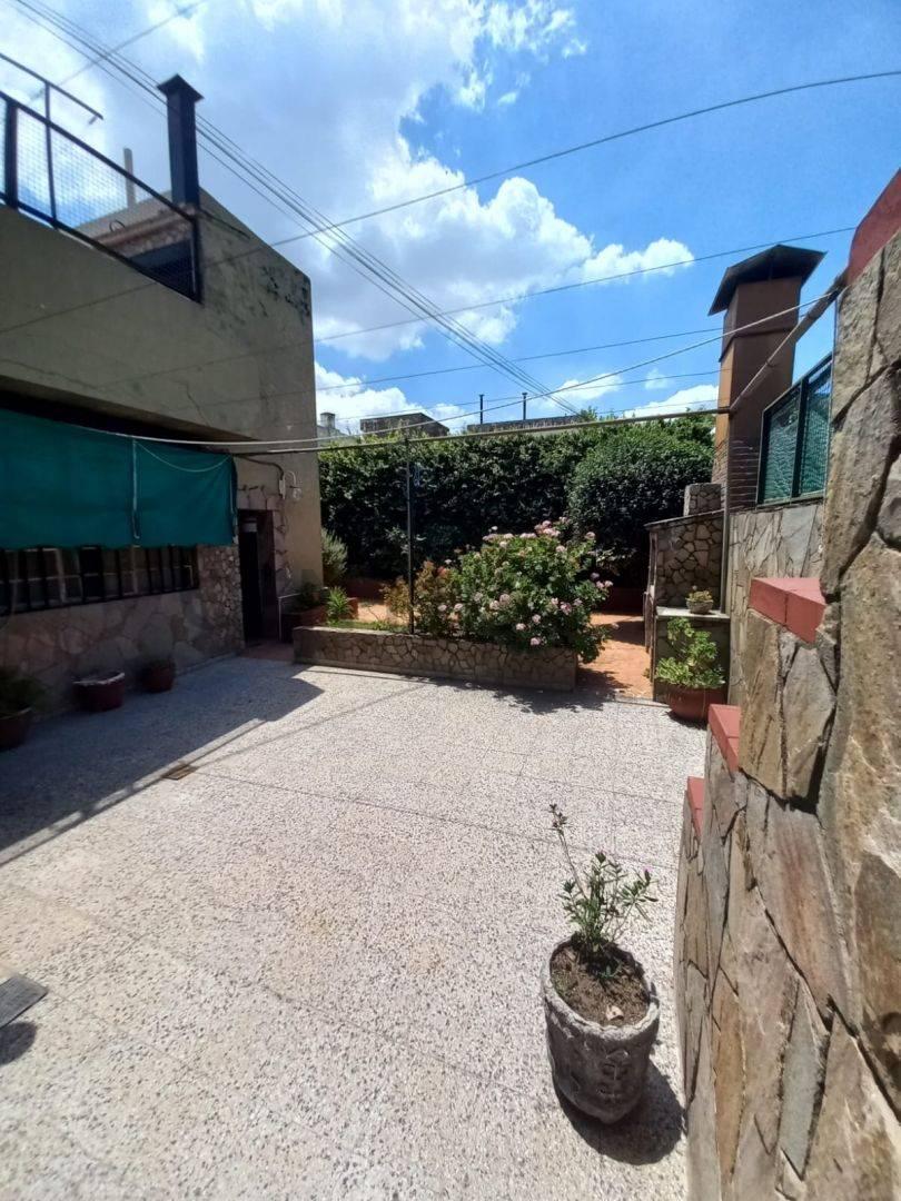2 Casas en Venta Multifamiliar 4