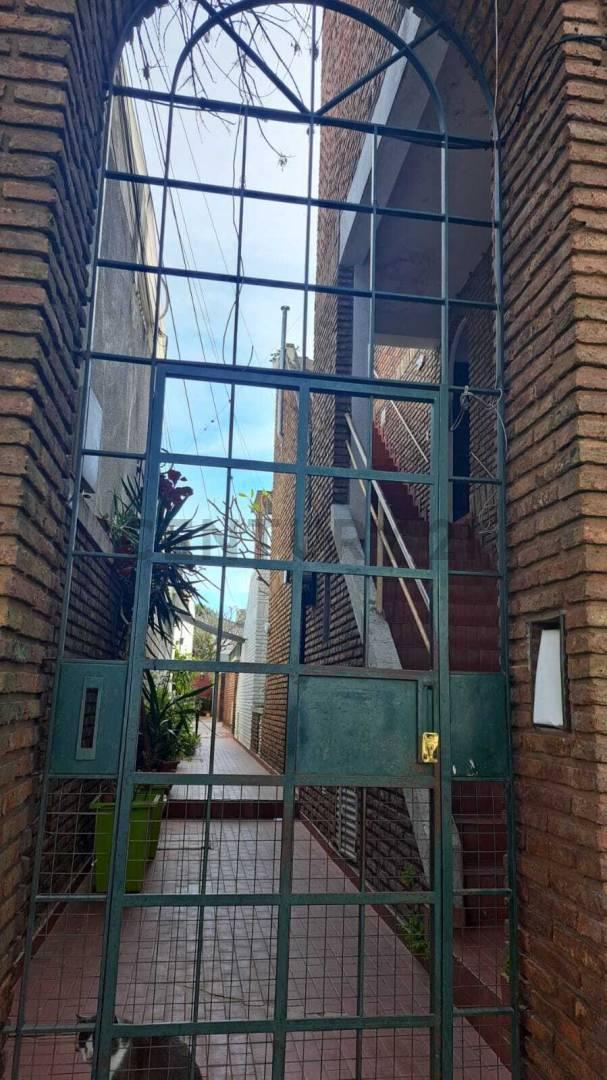 VENTA MONOAMBIENTE CON COCINA SEPARADA AMUEBLADO