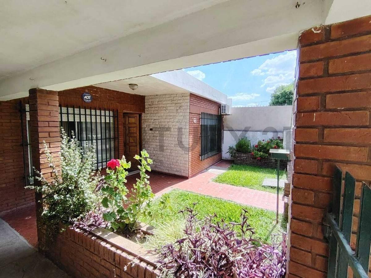 CASA 2 DORMITORIOS LADO RIO GRANADERO BAIGORRIA (APTA CREDITO)