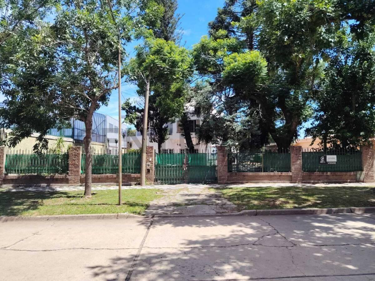 VENTA DE CASA CON MIRADOR AL PUENTE Y AL RIO