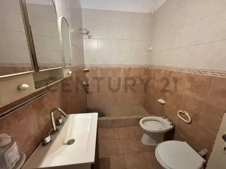 Casa en venta en Luis Agote 4