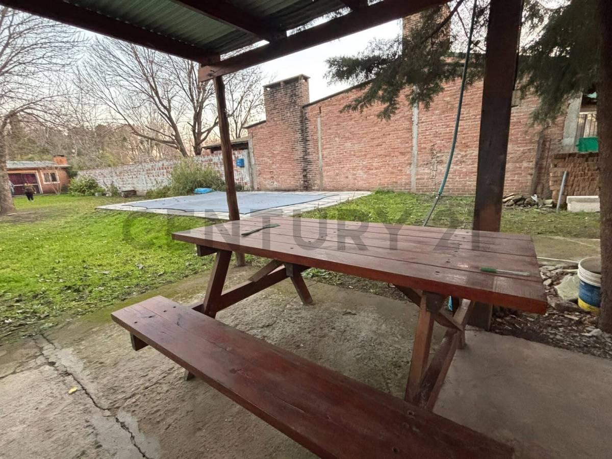 Foto de Casa con Pileta y quincho en Ibarlucea, imagen 2