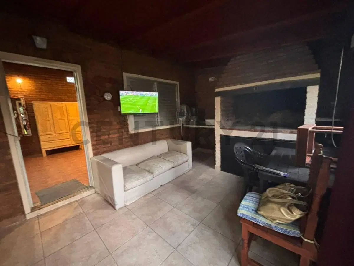 Casa con Pileta y quincho en Ibarlucea 3