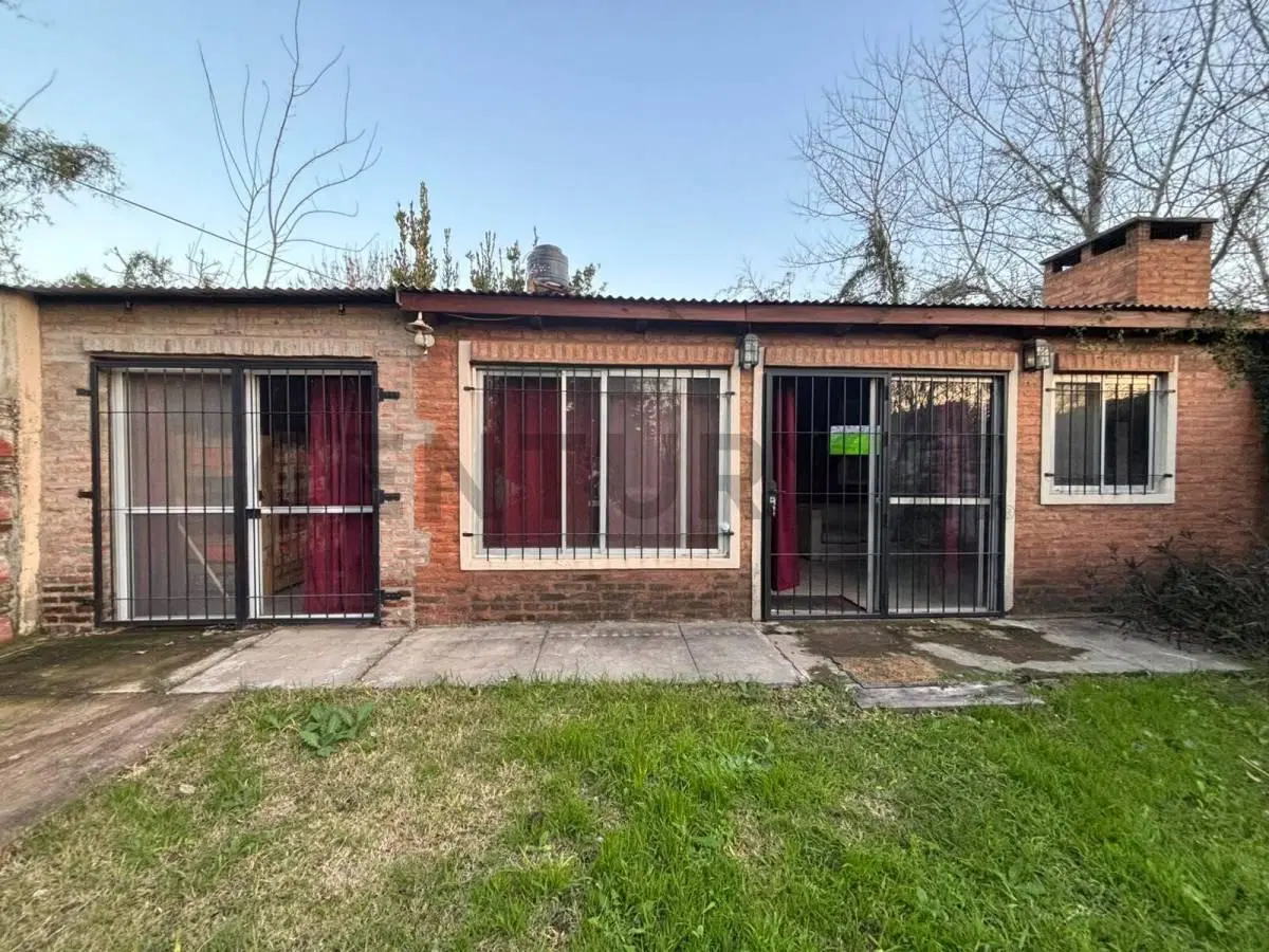Casa con Pileta y quincho en Ibarlucea 4