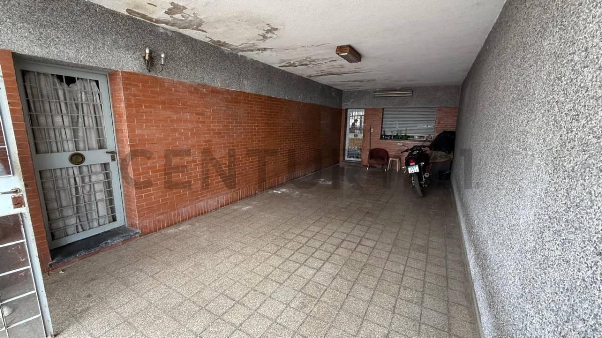 Foto de Casa familiar con gran potencial | Ideal para reciclar o desarrollar, imagen 2