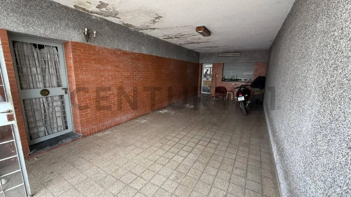 Casa familiar con gran potencial | Ideal para reciclar o desarrollar 2