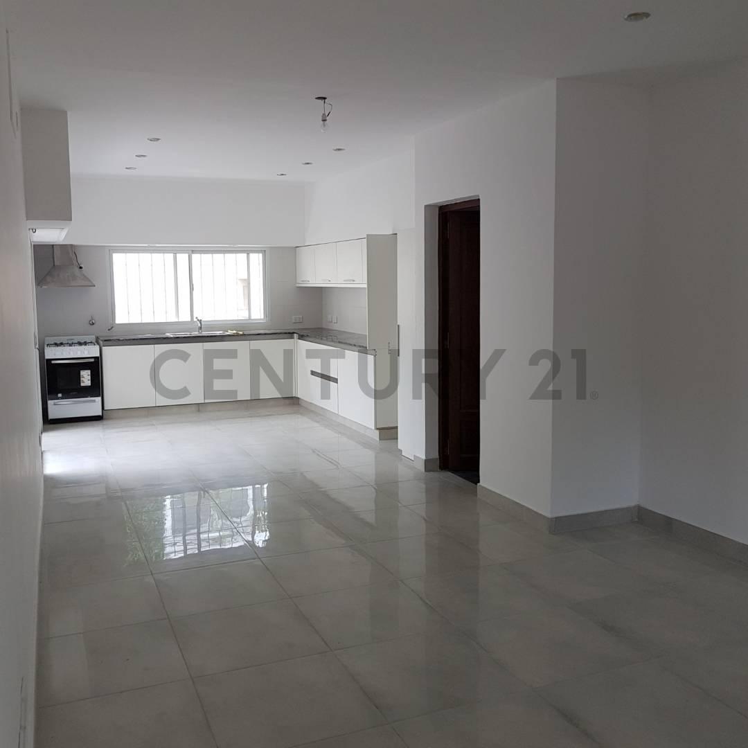 Foto de VENTA | CASA DE 3 DORMITORIOS CON JARDÍN Y PILETA | APTA CRÉDITO, imagen 2