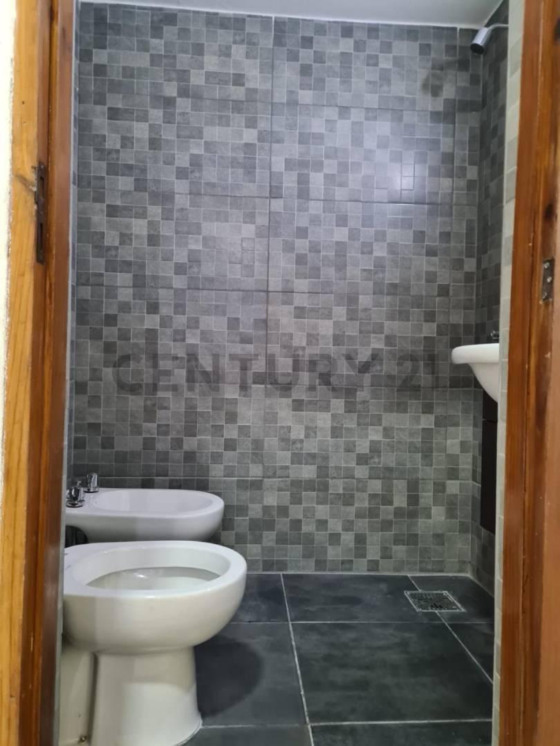 Foto de Casa al frente de 2 dormitorios + casa interna, imagen 2