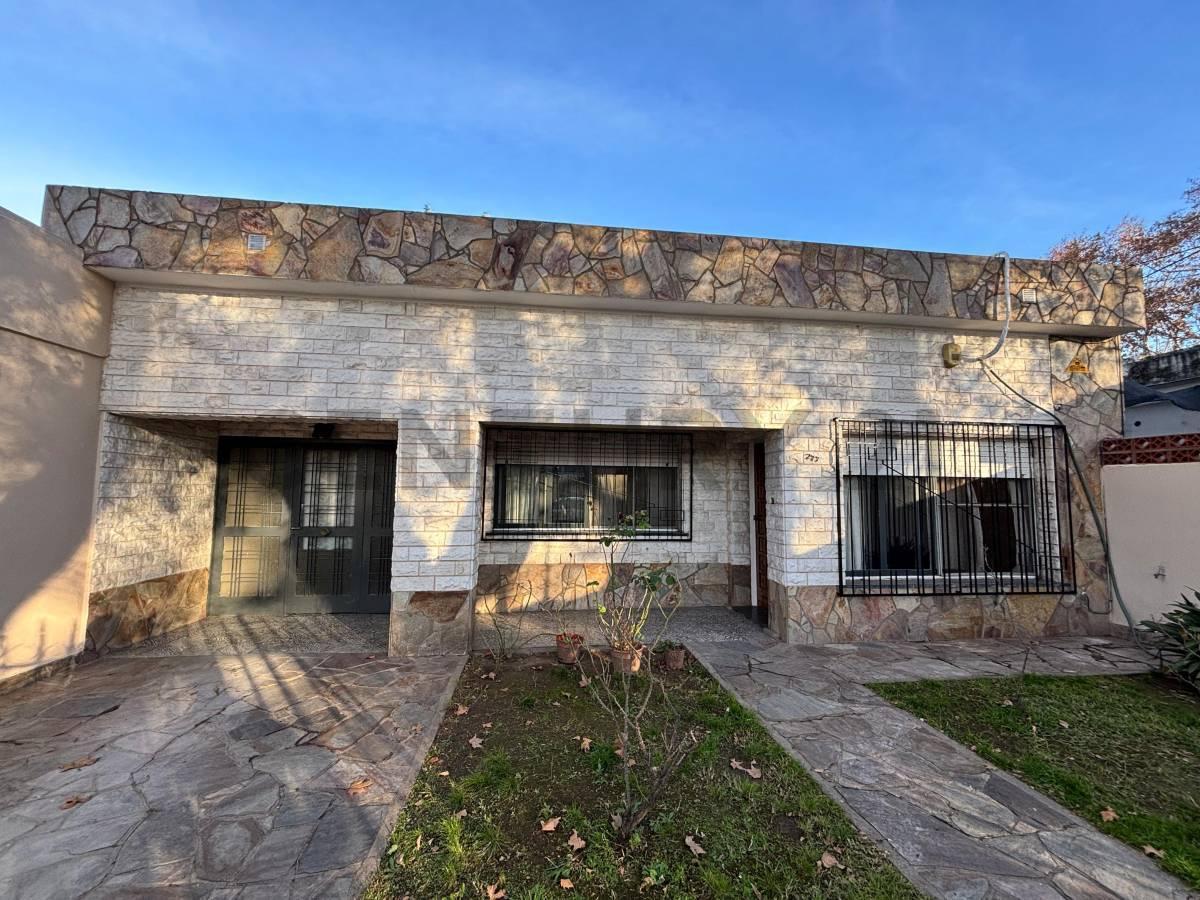 Foto de Casa en Venta 3 Dormis. en el Centro de Granadero Baigorria, imagen 2