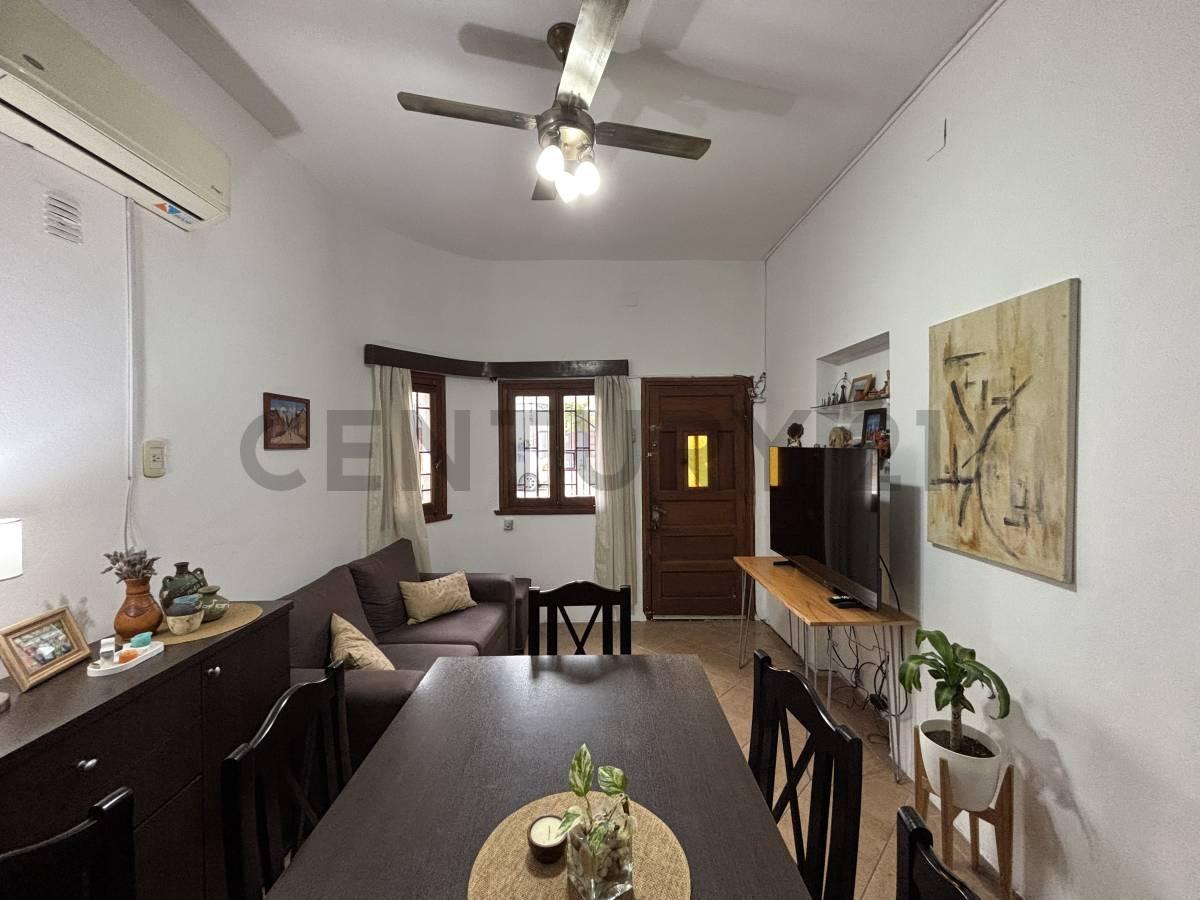 Foto de CASA EN VENTA DE 3 DORMITORIOS CON QUINCHO Y TERRAZA EN BARRIO ALBERDI, imagen 2