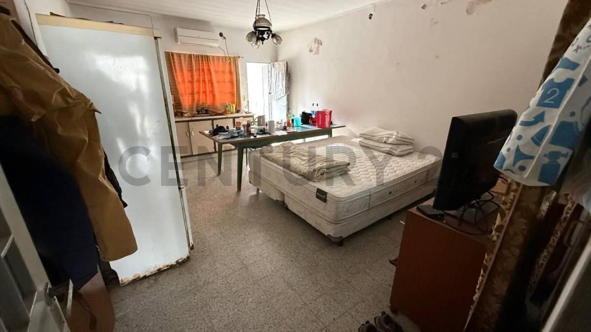 Foto de Venta casa a reciclar 3 dormitorios | Barrio Roque Sáenz Peña, imagen 4