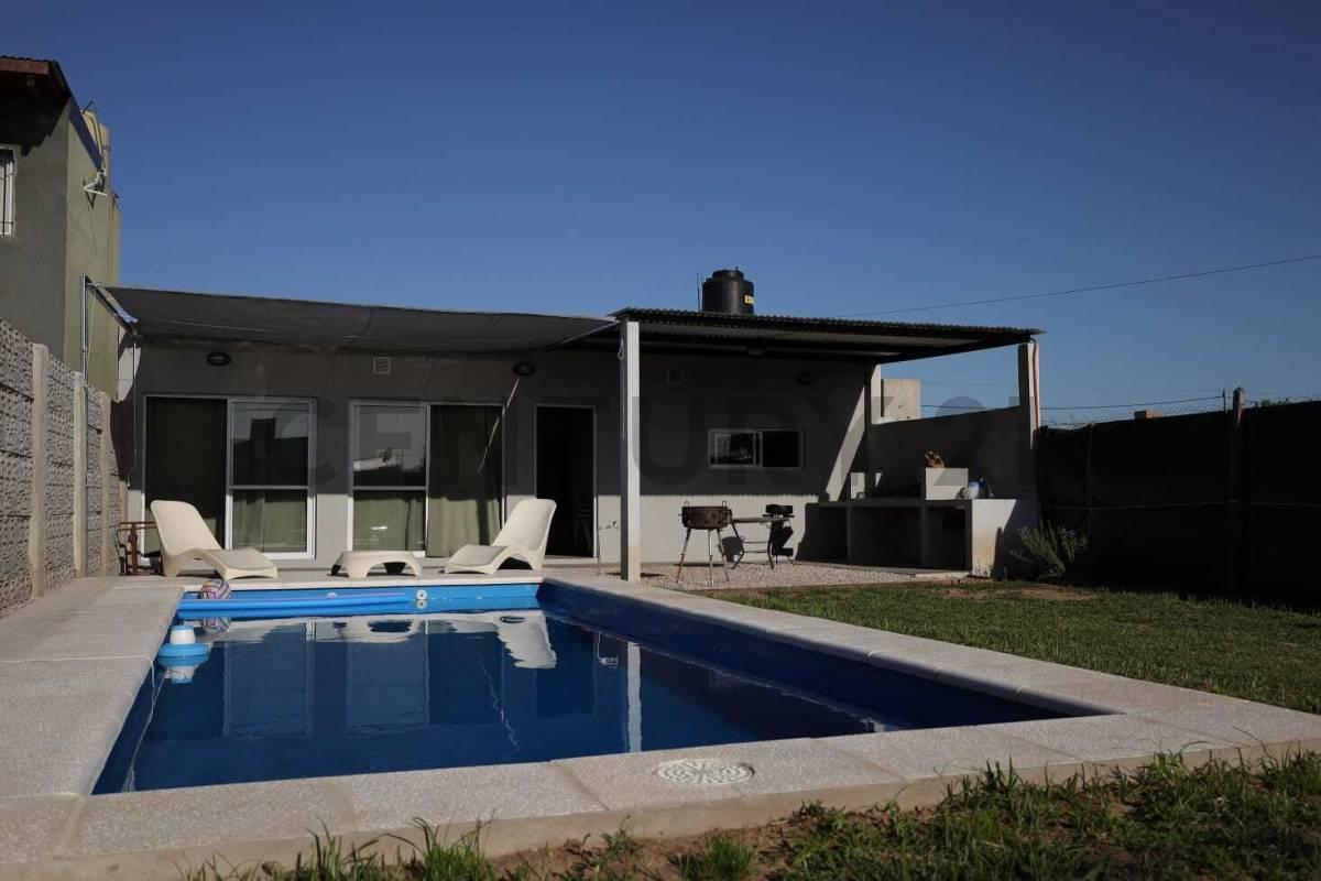 Foto de Casa con amplio jardín y pileta en Lomas de Alicia – Granadero Baigorria, imagen 3