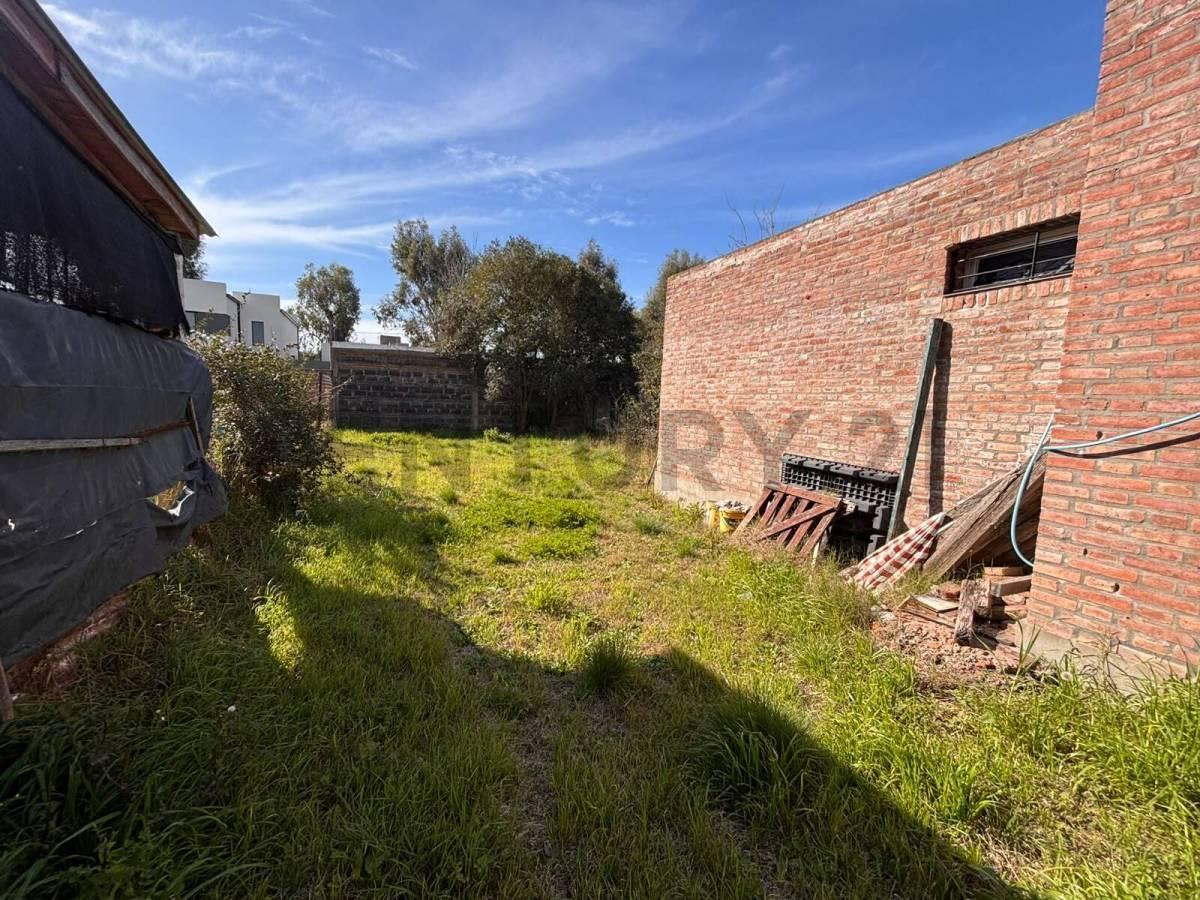 Foto de TERRENO CON MEJORAS EN FUNES – EXCELENTE POTENCIAL COMERCIAL, imagen 1