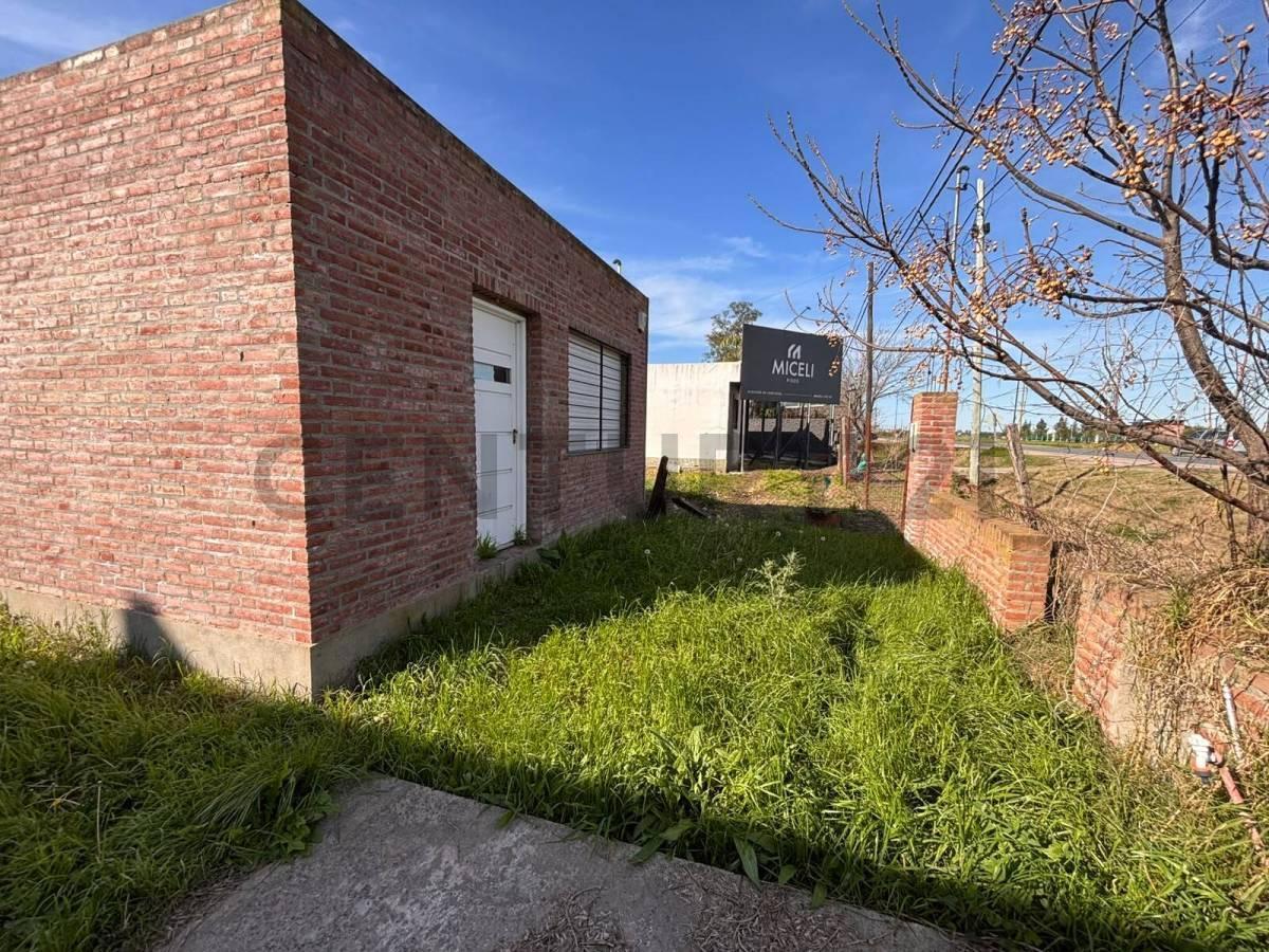 Foto de TERRENO CON MEJORAS EN FUNES – EXCELENTE POTENCIAL COMERCIAL, imagen 3