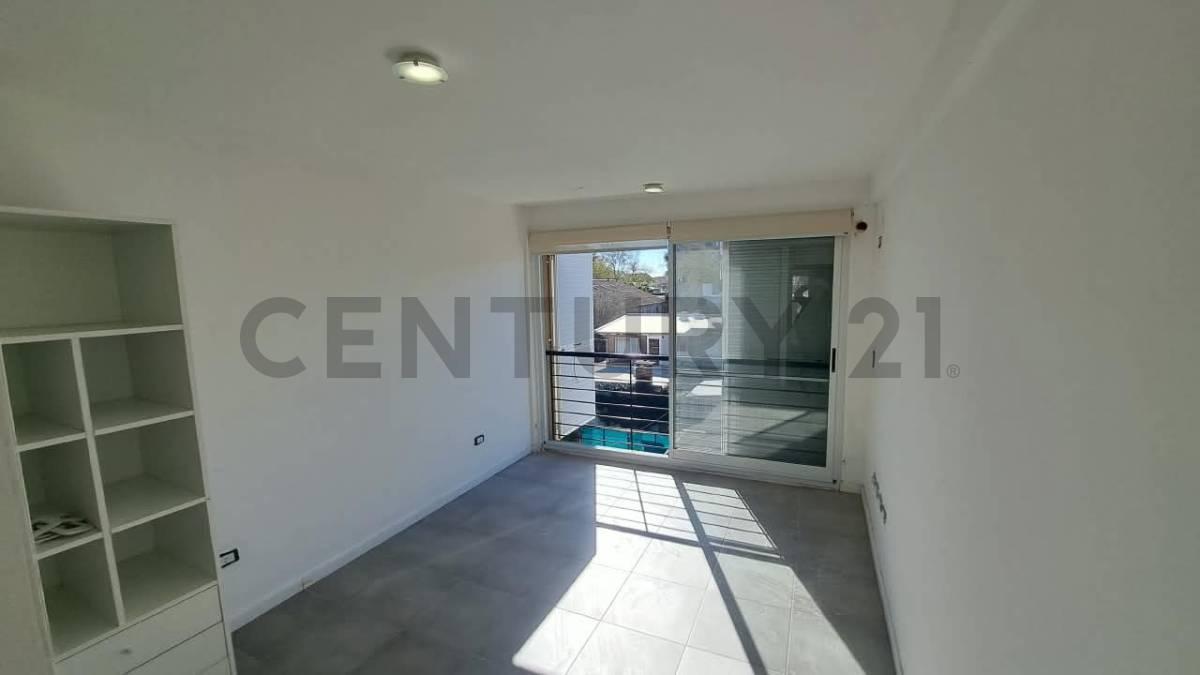 Foto de DEPARTAMENTO 1 DORMITORIO EN ALBERDI, imagen 2