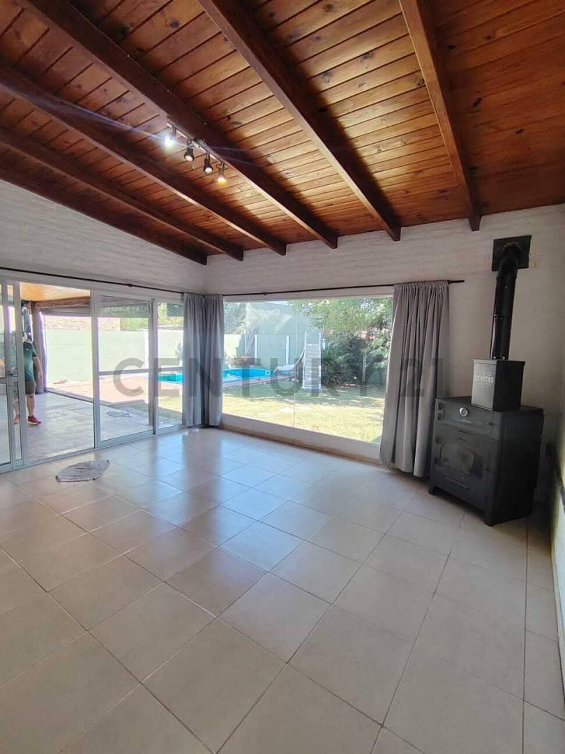 Foto de Casa en Venta en Ibarlucea con pileta, imagen 3